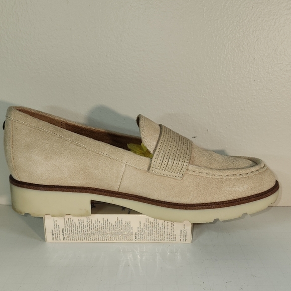 Vionic Women\'s  Tan Suede Loafers